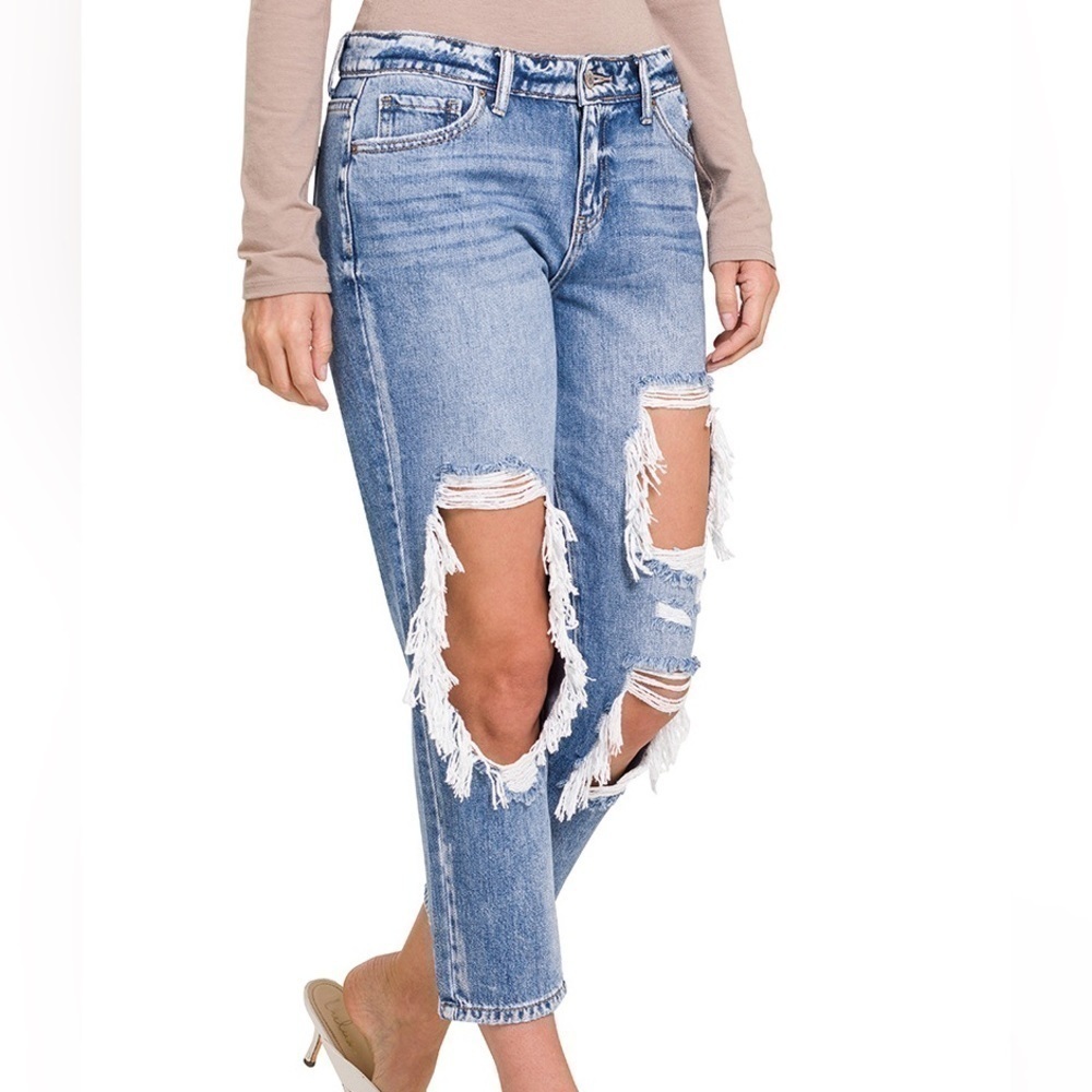 Zenana Women’s Light Wash Mid Rise Distressed Boyfriend Cropped Denim Jeans